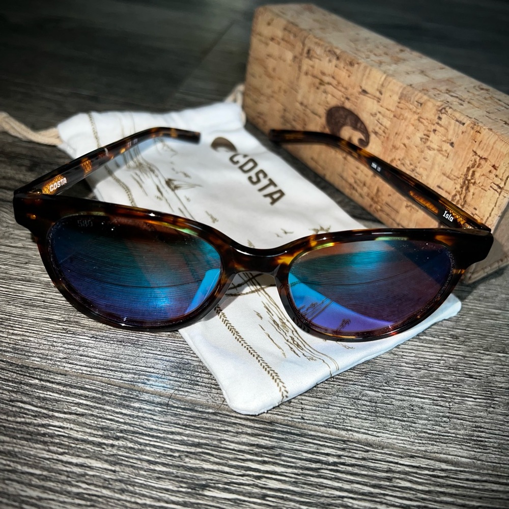 Costa Isla Sunglasses -Like New . Worn Very little
